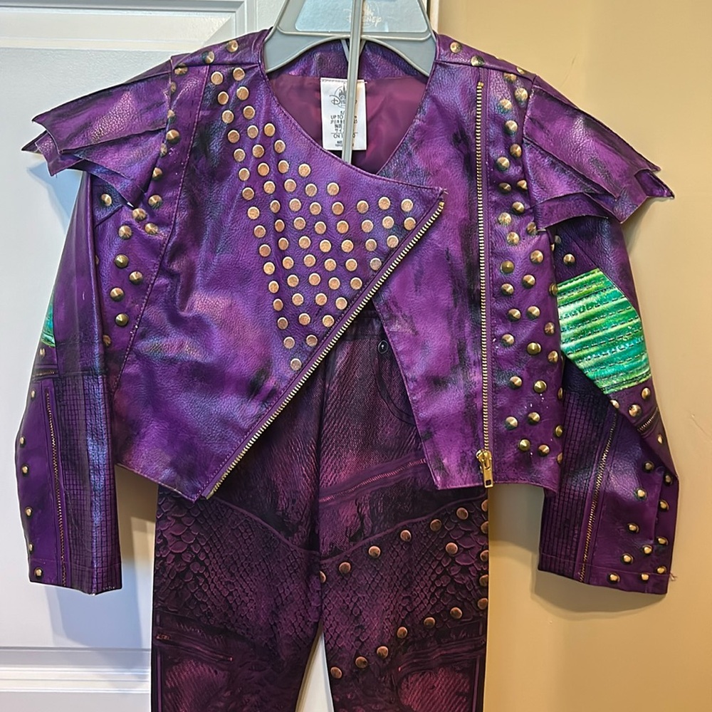 Disney descendants Mal costume Disney store 5/6